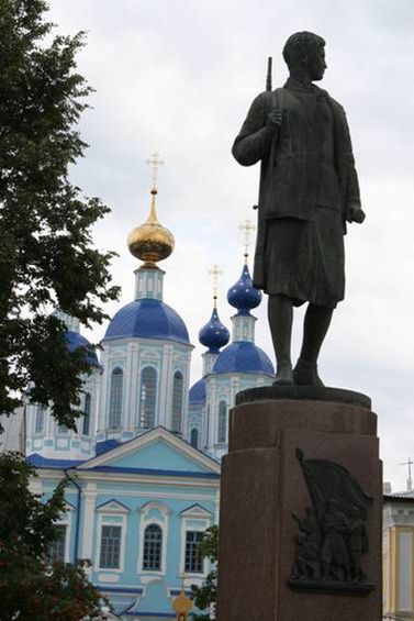 Памятник Зое Космодемьянской на Советской улице.