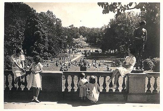 Город Пушкин. В Екатерининском парке. Открытка. 1939 год