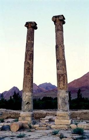 Руины храма в Корне