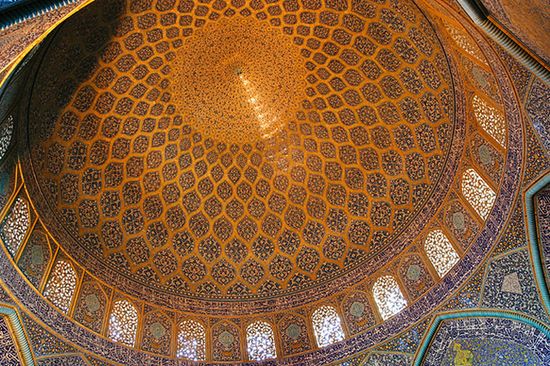Вид на купол мечети Шейха Лютфаллы