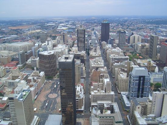 Панорама Йоханнесбурга (вид с обсерватории, расположенной на Центре Карлтона)