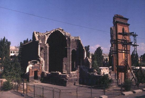 Церковь Святого Спасителя после землетрясения 1988 г.
