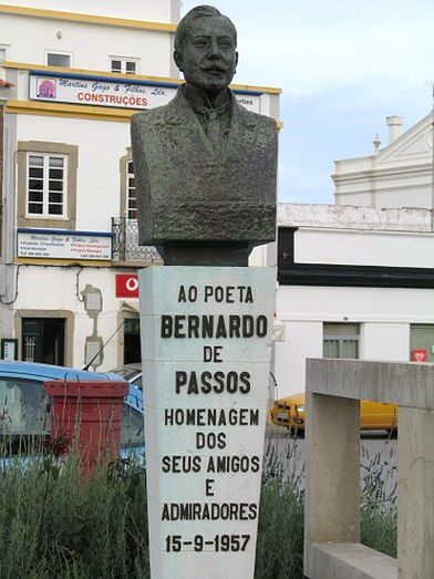 Статуя Бернарду Пассуша