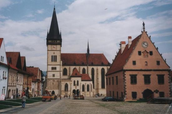 Эгидиевский собор (1247 г.), ратуша (1505 г.)