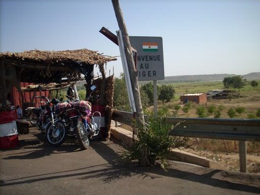 Граница между Нигером и Бенином в районе Гаи.
