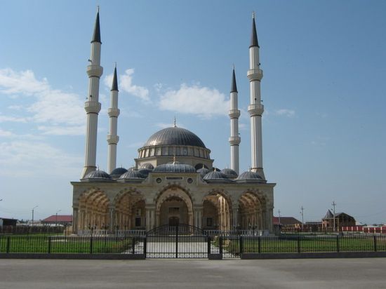 Центральная мечеть в селении Цоци-Юрт