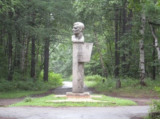 Памятник Виталию Бонивуру