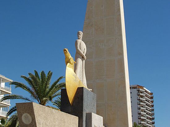 Монумент Хайме I в центре Салоу