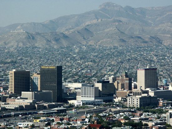 Центр города. На заднем плане: Хуарес (Мексика)