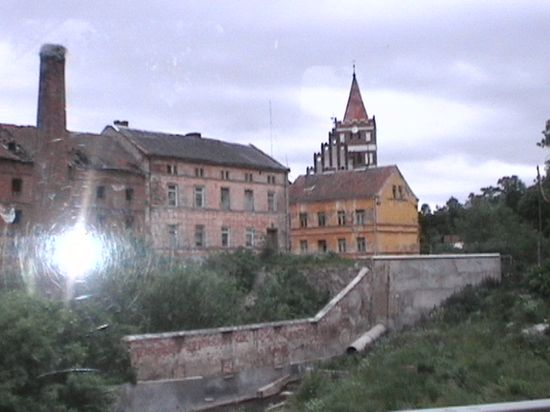 Вид Правдинской церкви и разрушенной мельницы