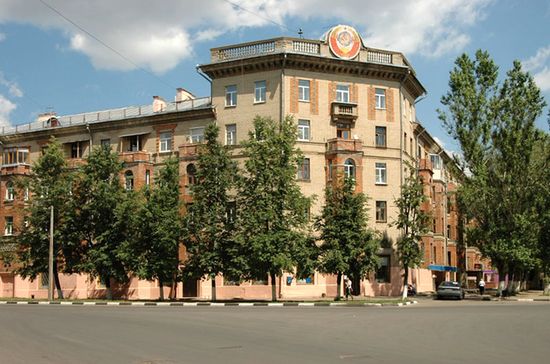 Дом с гербом СССР на центральной площади Лыткарина