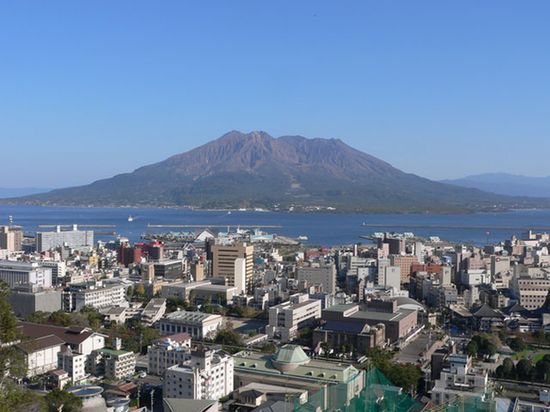 Вид на город и на вулкан Сакурадзима