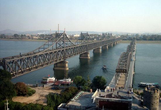 Мост «Китайско-корейской дружбы». Вид со стороны Китая.