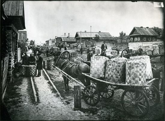 Ложкарный базар в Семёнове. Начало XX века. Фото М. П. Дмитриева