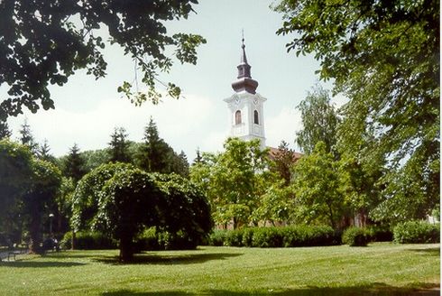 Парк в Петринье и церковь св. Ловро