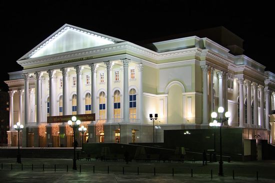 Новое здание драмтеатра. Фото И. Н. Пивоварова