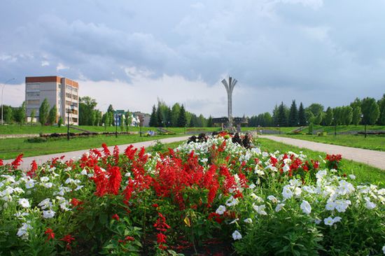 Проспект Ленина, вид на Монумент первооткрывателям нефти Татарии