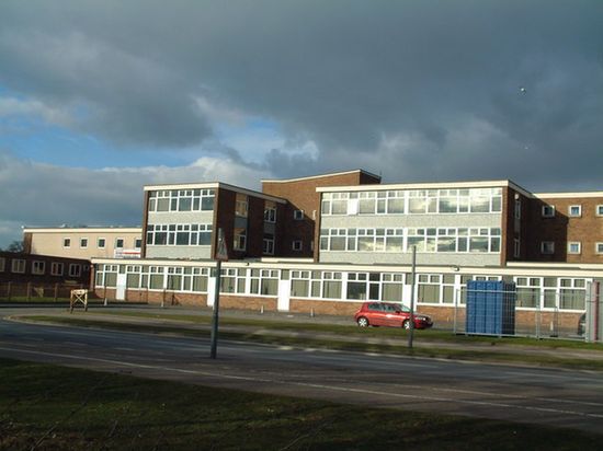 Здание школы в Гленротсе