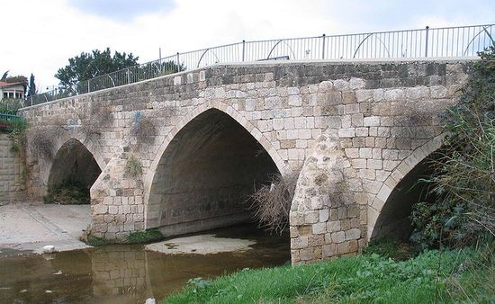 Средневековый арочный мост