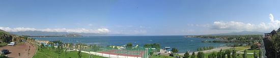 Панорама с северо-западного берега на Севан