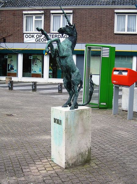 Статуя единорога в Оостбурге