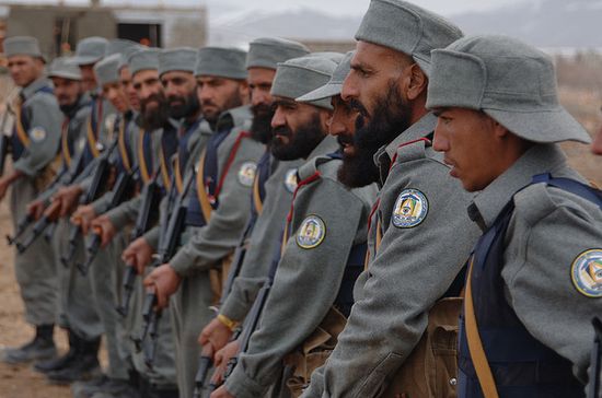 Афганские полицейские в тренировочном лагере