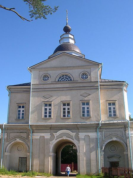 Святые ворота Покровского Хотькова монастыря