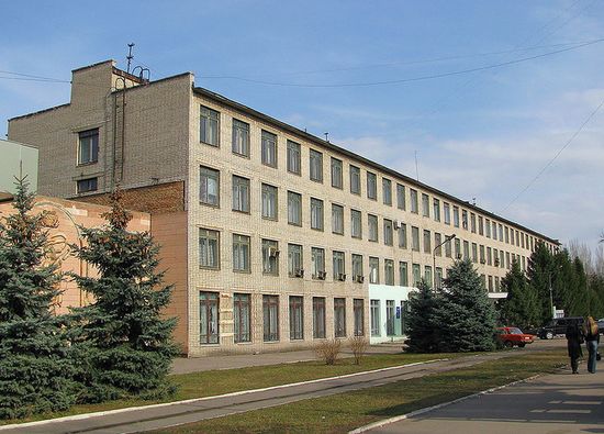 Здание Никопольского техникума НМетАУ