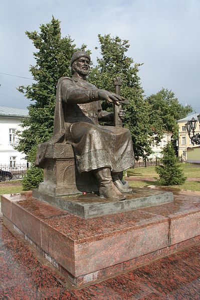 Памятник основателю города, великому князю Юрию Долгорукому