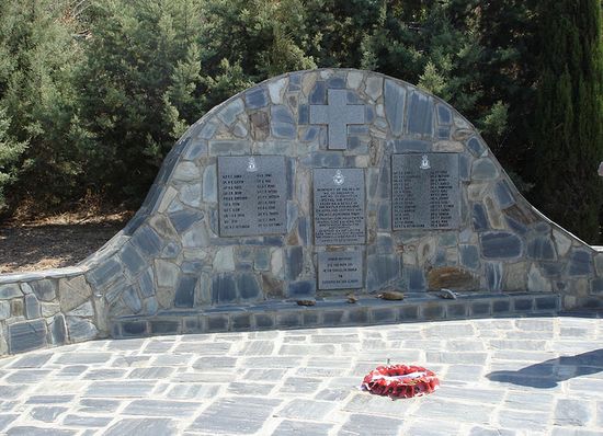 Мемориал летчикам 30-й и 33-й эскадрилий британских ВВС, убитым в ходе Критской операции