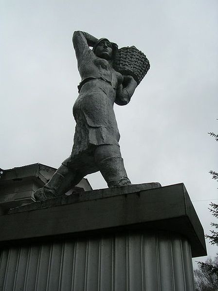 «Памятник работницам торфозаготовок»