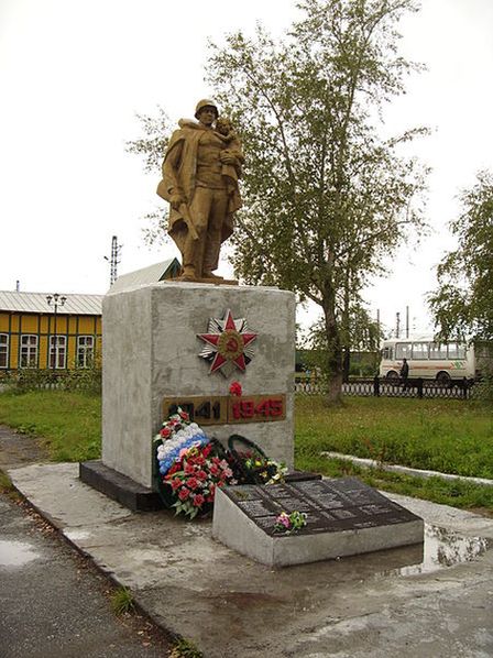 Памятник на привокзальной площади
