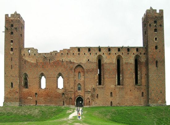 Руины замка Реден
