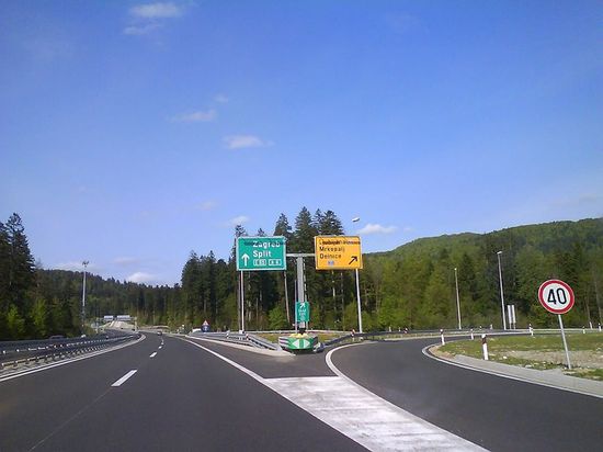 Автомагистраль A6 на выходе из Делнице