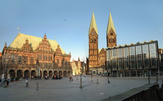 Городская ратуша, собор и здание городского парламента Бремена