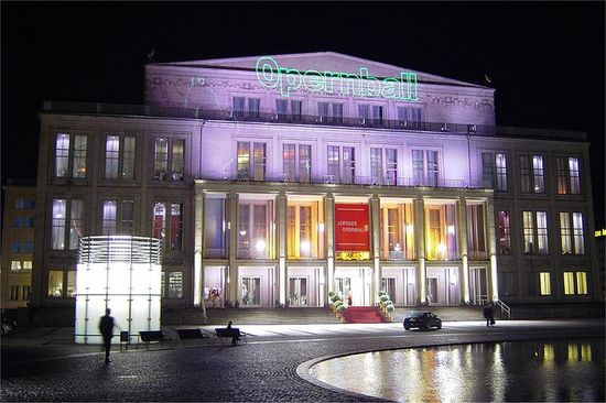 Оперный театр, 2004