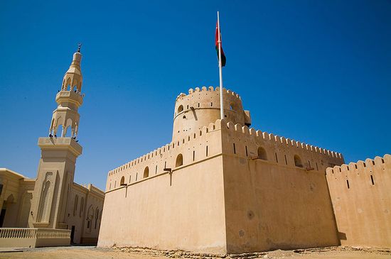 Мечеть и форт в Суре