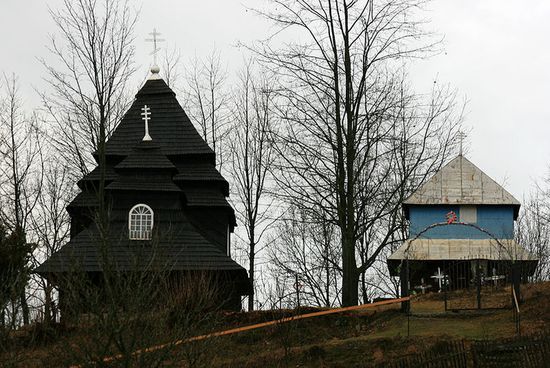 Деревянная церковь Архангела Михаила с колокольней (1745 год)