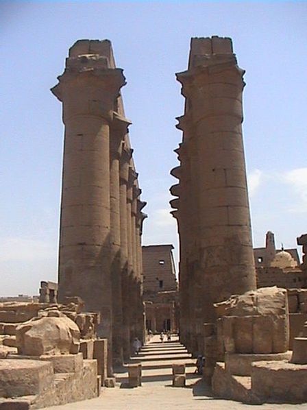 Ряды колонн в Луксорском храме