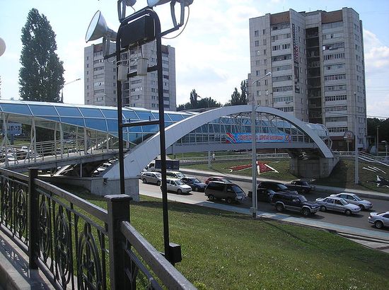 Пешеходный мост на проспекте Ватутина