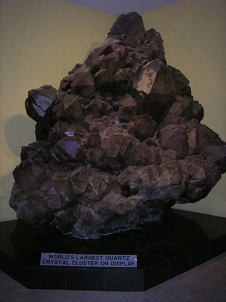 Самый большой в мире кристалл кварца (Городской музей Свакопмунда)