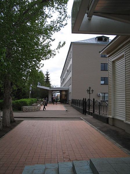 Здание управления ОАО «Оренбургнефть» в Бузулуке.