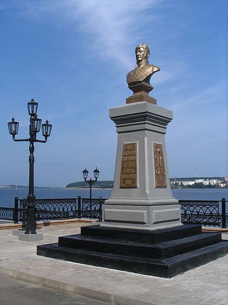 Памятник А. Ф. Дерябину на набережной ижевского пруда
