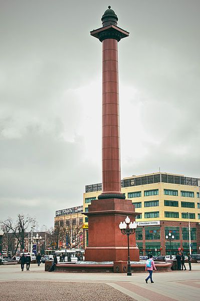 Триумфальная колонна на площади Победы