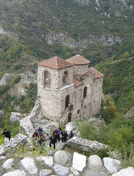 Средневековая болгарская церковь в Асеновой крепости