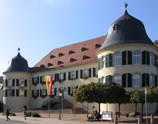 Schloss (шлосс - нем. "замок") - мэрия Бад Бергцаберна
