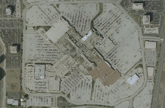 Вудфилд-Молл в Шаумбурге — 5-й крупнейший торговый центр в США (снимок из космоса)