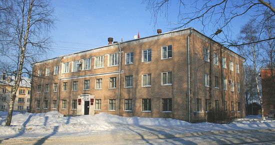 Здание Администрации и Совета Пряжинского района, ул. Советская, д. 61