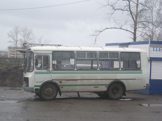 Автобус марки ПАЗ, обслуживающий одну из линий городского транспорта