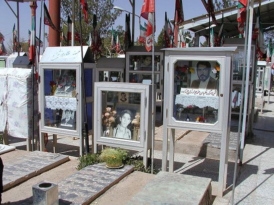 Кладбище солдат, погибших во время ирано-иракской войны